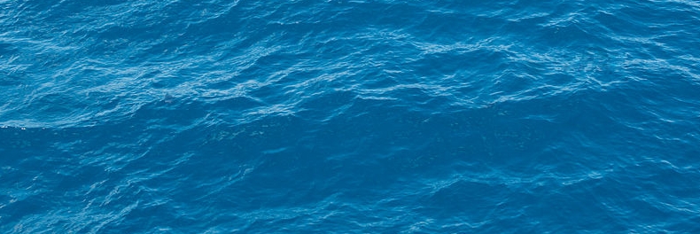 800px-Blue_water,_Lake_Tahoe_1