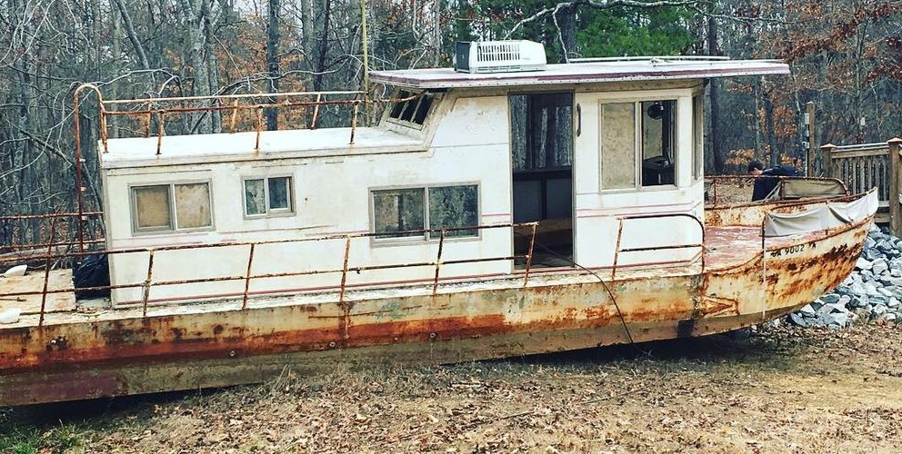 houseboat